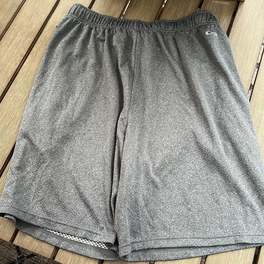 Grey shorts - Picture 3 of 4